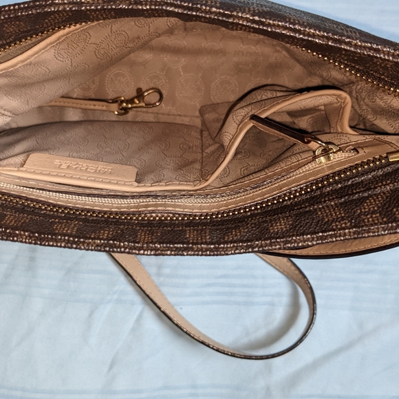 Michael Kors Jet Set Large Travel Logo Messenger Bag, Brown - Picture 9 of 10